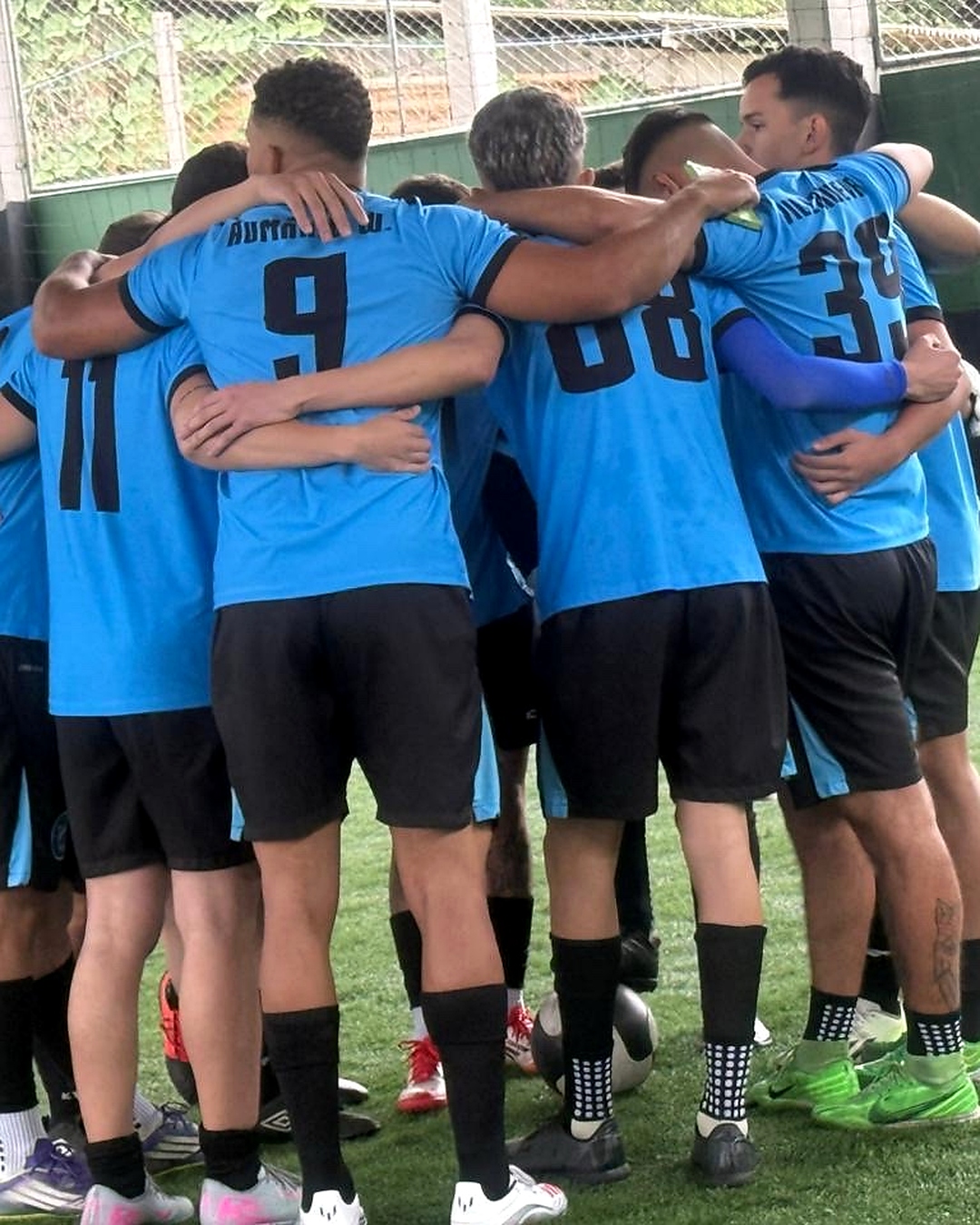 Time mensalista reunido antes do jogo